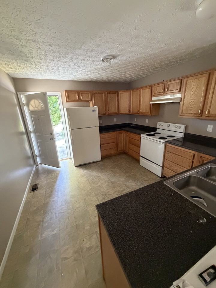 1354 Minnesota Ave #1 - Photo 4 of 11