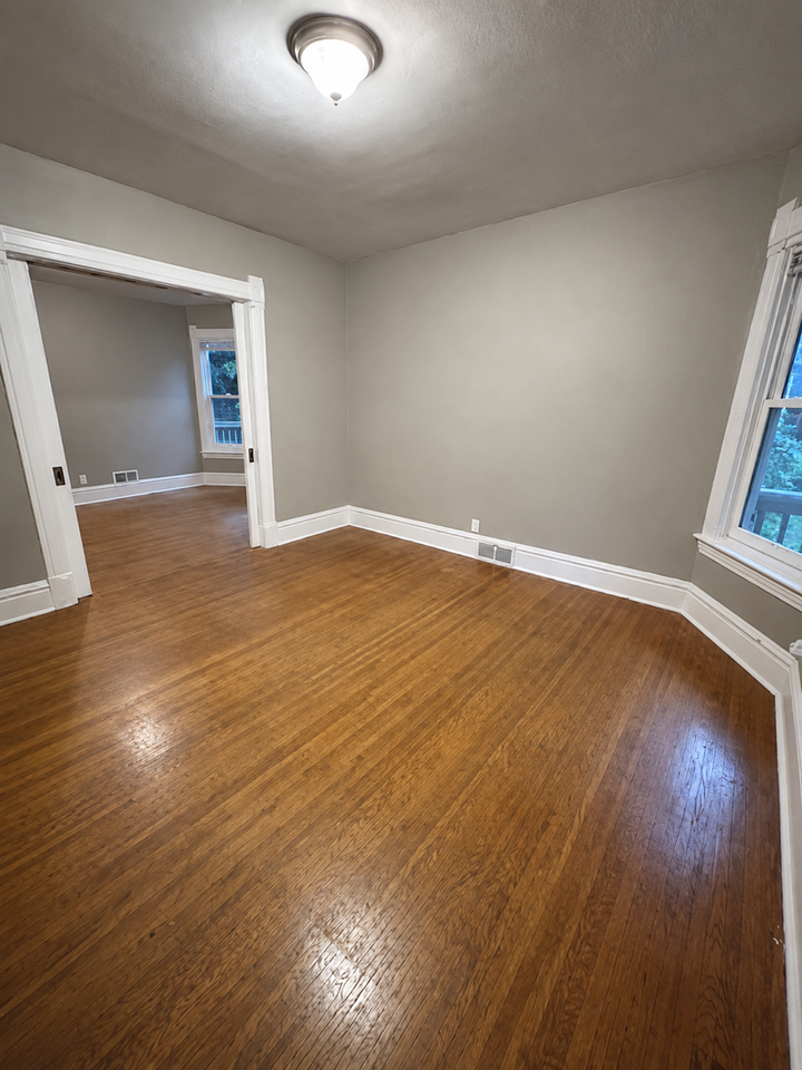 240 240 E Rice Street - B East Side-Toress - Photo 2 of 5