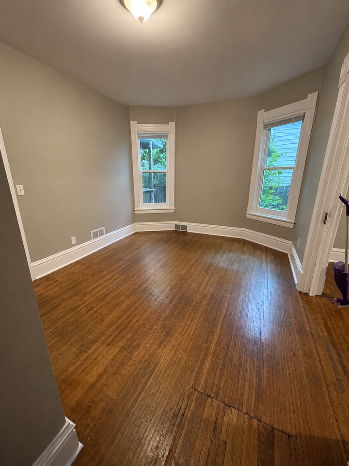 240 240 E Rice Street - B East Side-Toress - Photo 3 of 5
