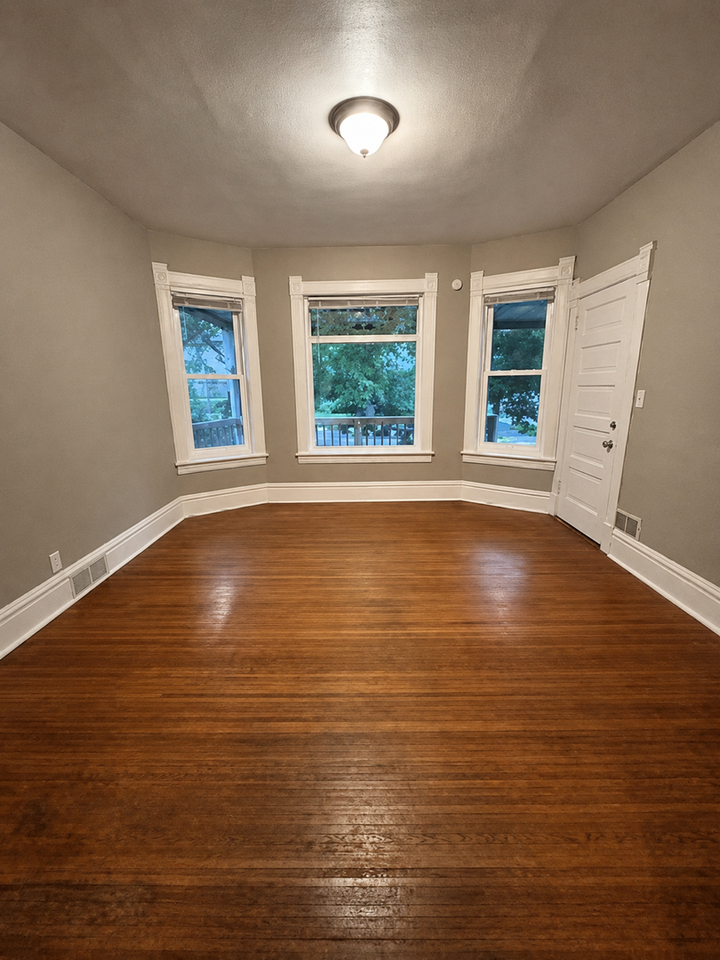 240 240 E Rice Street - B East Side-Toress - Photo 4 of 5