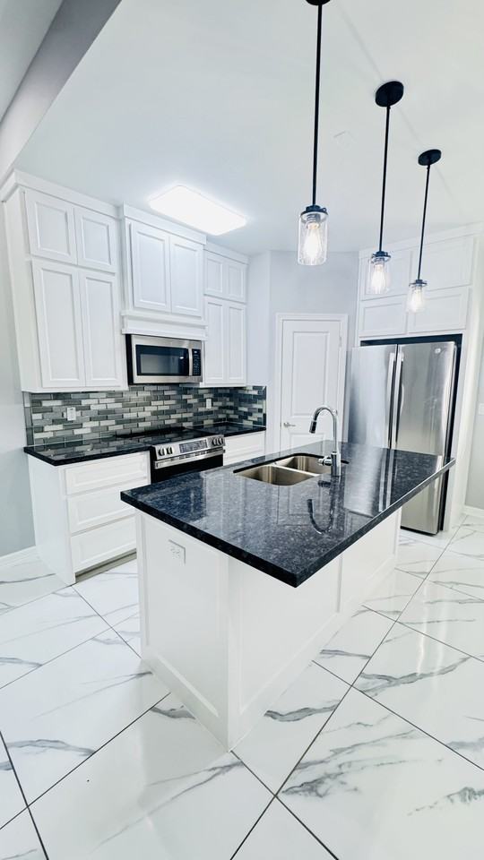 1608 W B St #1 - Photo 2 of 7