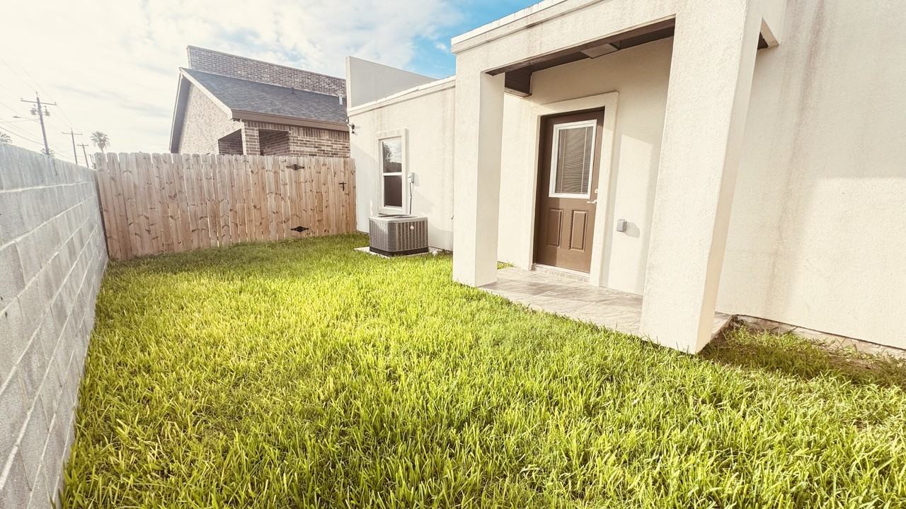 1608 W B St #1 - Photo 6 of 7