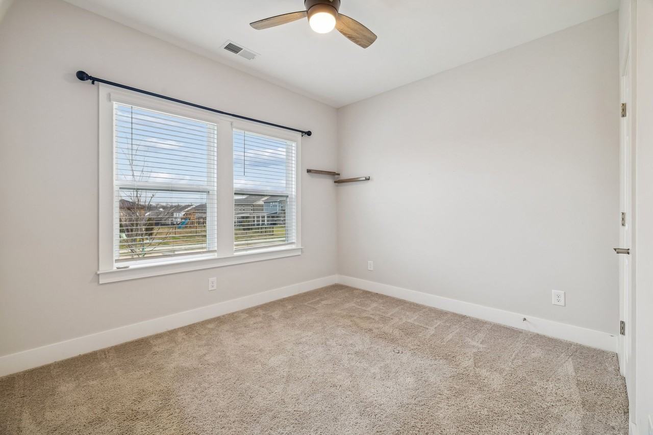 428 Triple Crown Cir #1 - Photo 5 of 38