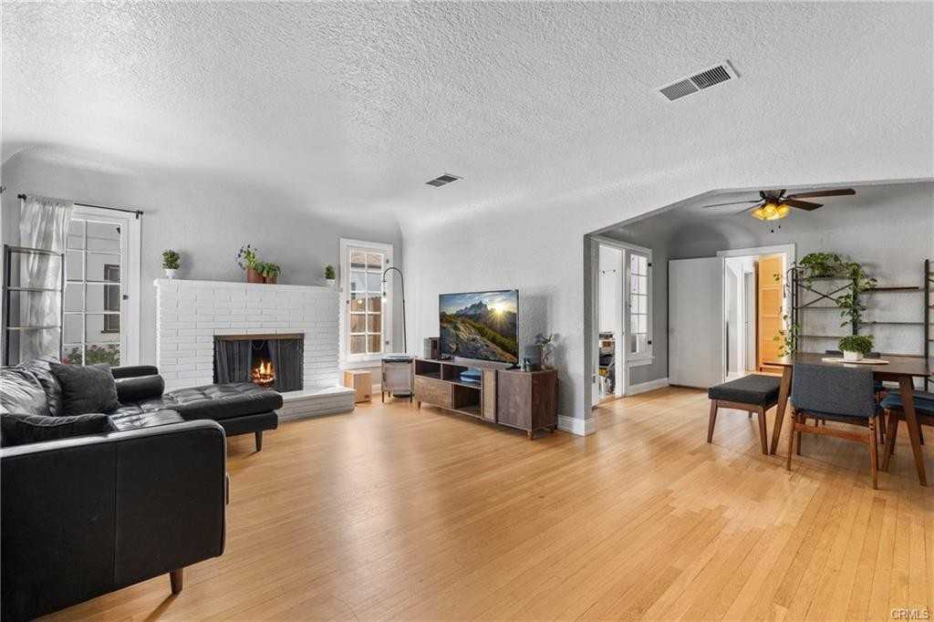 3992 Beechwood Pl #1 - Photo 3 of 22