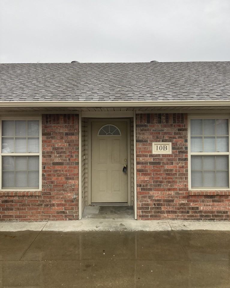 10 W 4th St #10B
