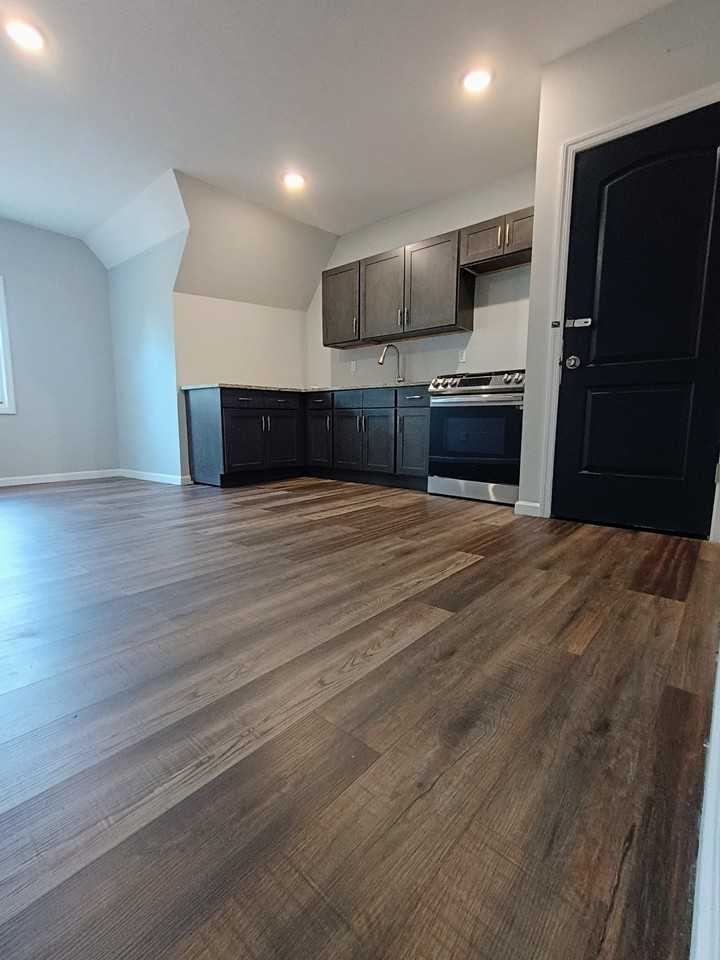 228 S 7th St #3 - Photo 2 of 10
