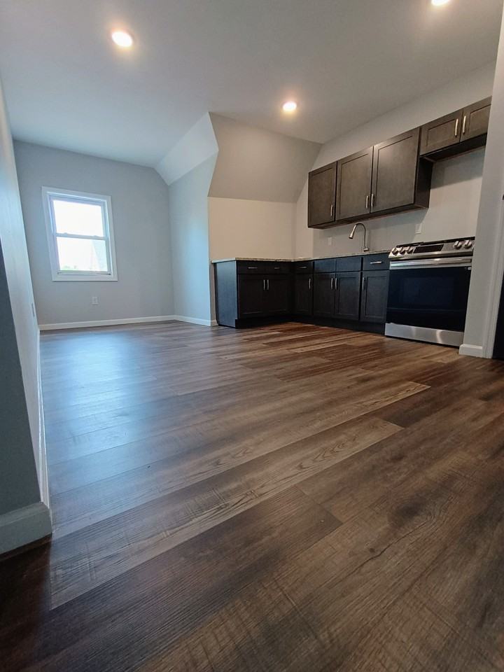 228 S 7th St #3 - Photo 3 of 10