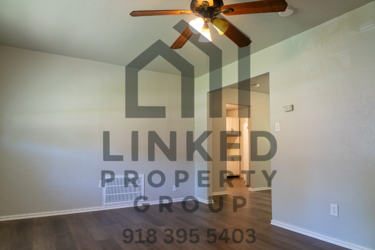 1321 Ne 39th St - Photo 4 of 17