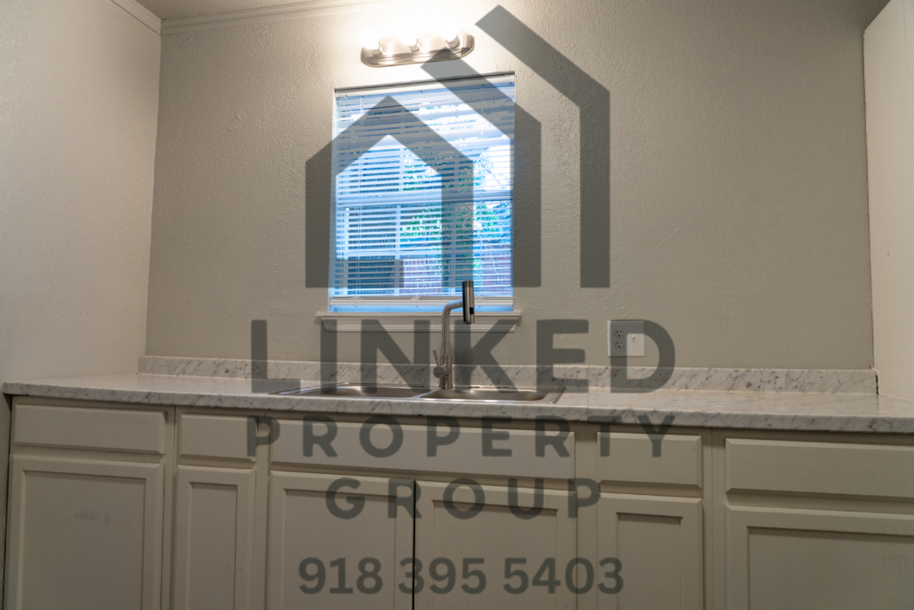 1321 Ne 39th St - Photo 5 of 17
