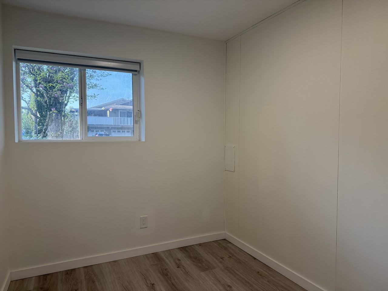 15104 92a Ave #1 - Photo 2 of 8