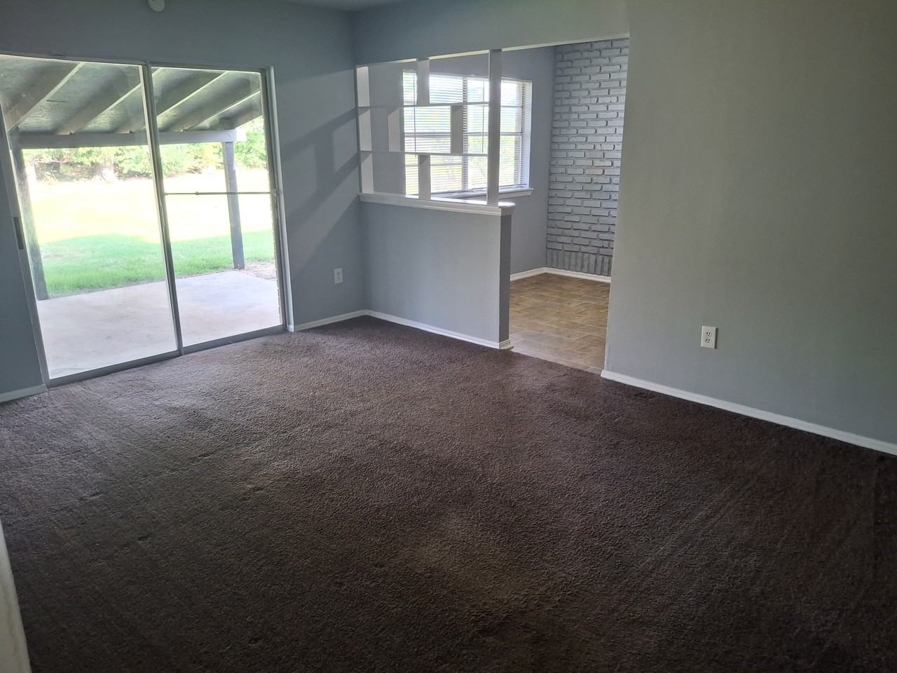 111 Se Coachman Dr #1 - Photo 3 of 16