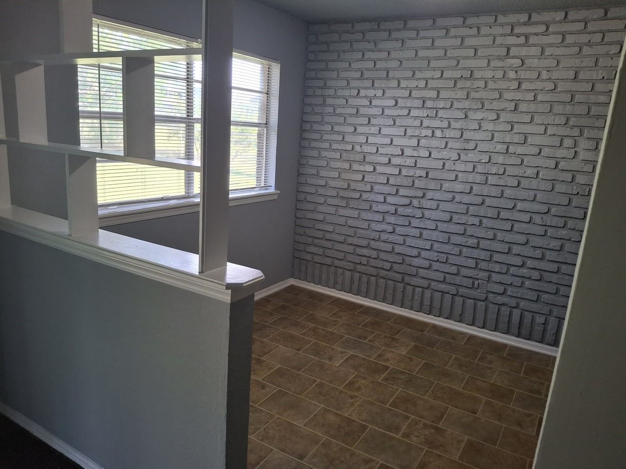 111 Se Coachman Dr #1 - Photo 4 of 16