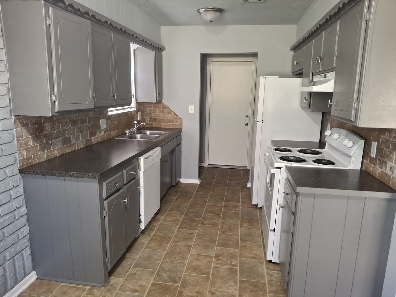 111 Se Coachman Dr #1 - Photo 6 of 16