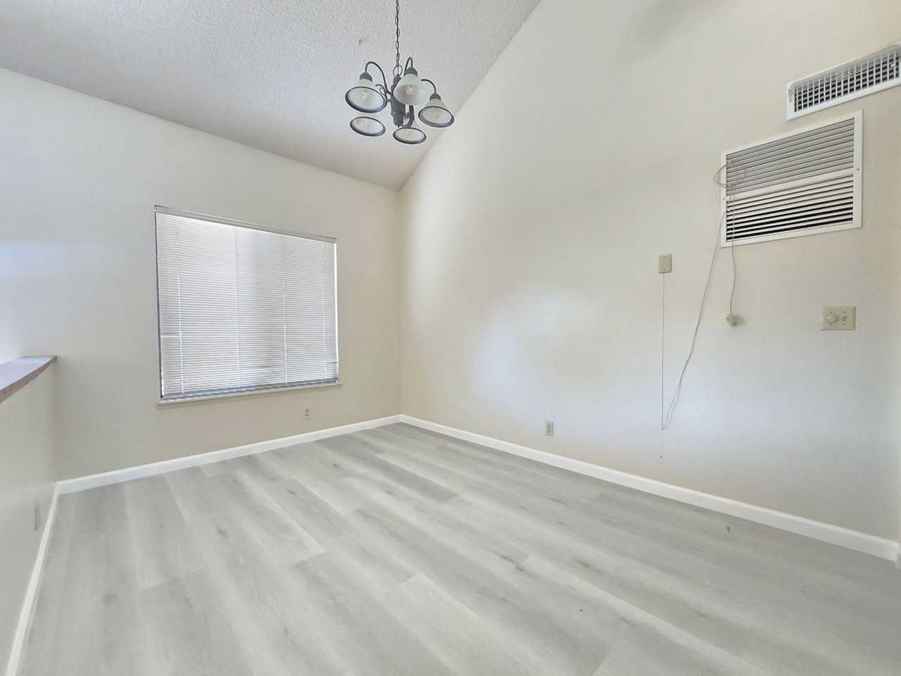 423 Tepatitlan Ct - Photo 5 of 14