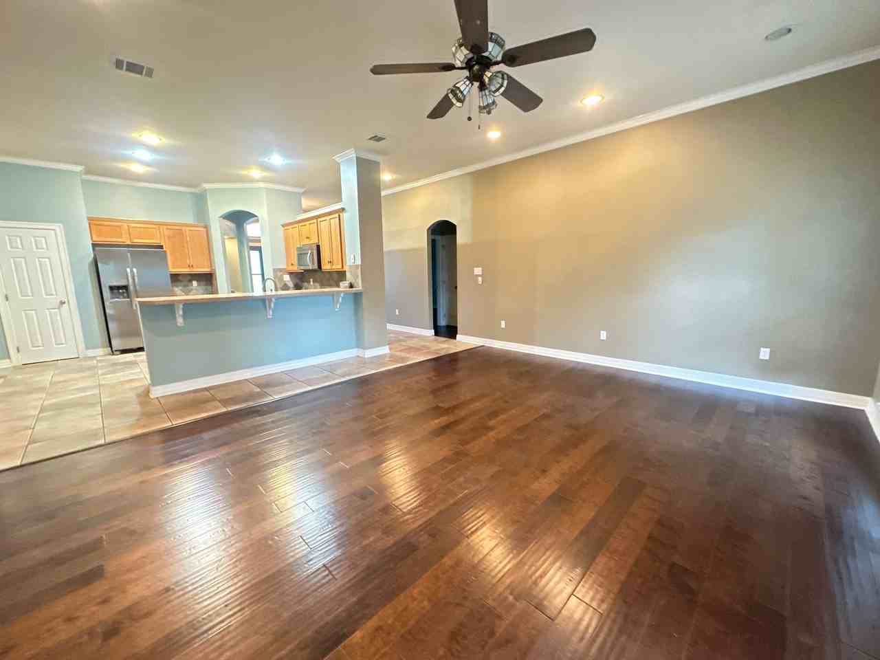 258 Avondale Ln - Photo 2 of 15