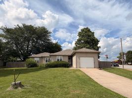 featured image of 3107 N Kentwood Ave