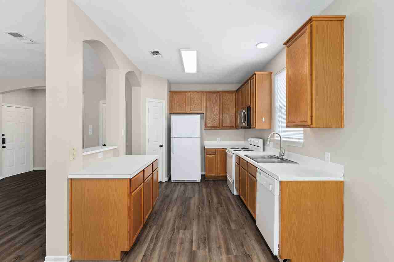 345 Stone Hill Dr #345UNIT3 - Photo 4 of 14