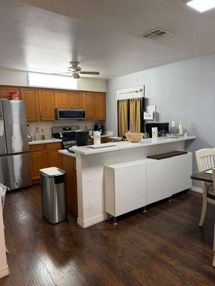 10137 Donhill Ct #1 - Photo 5 of 32