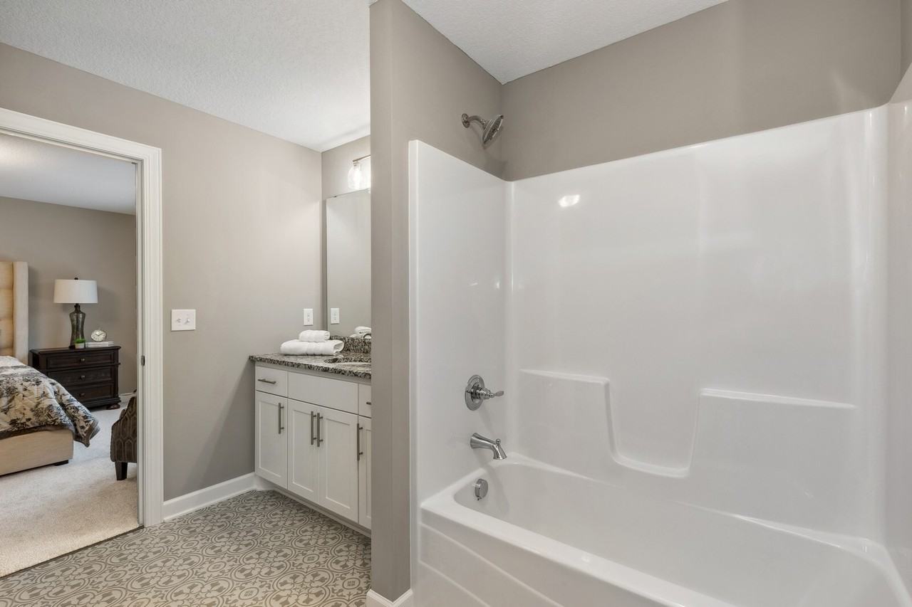 13837 Oakwood Dr - Photo 5 of 10