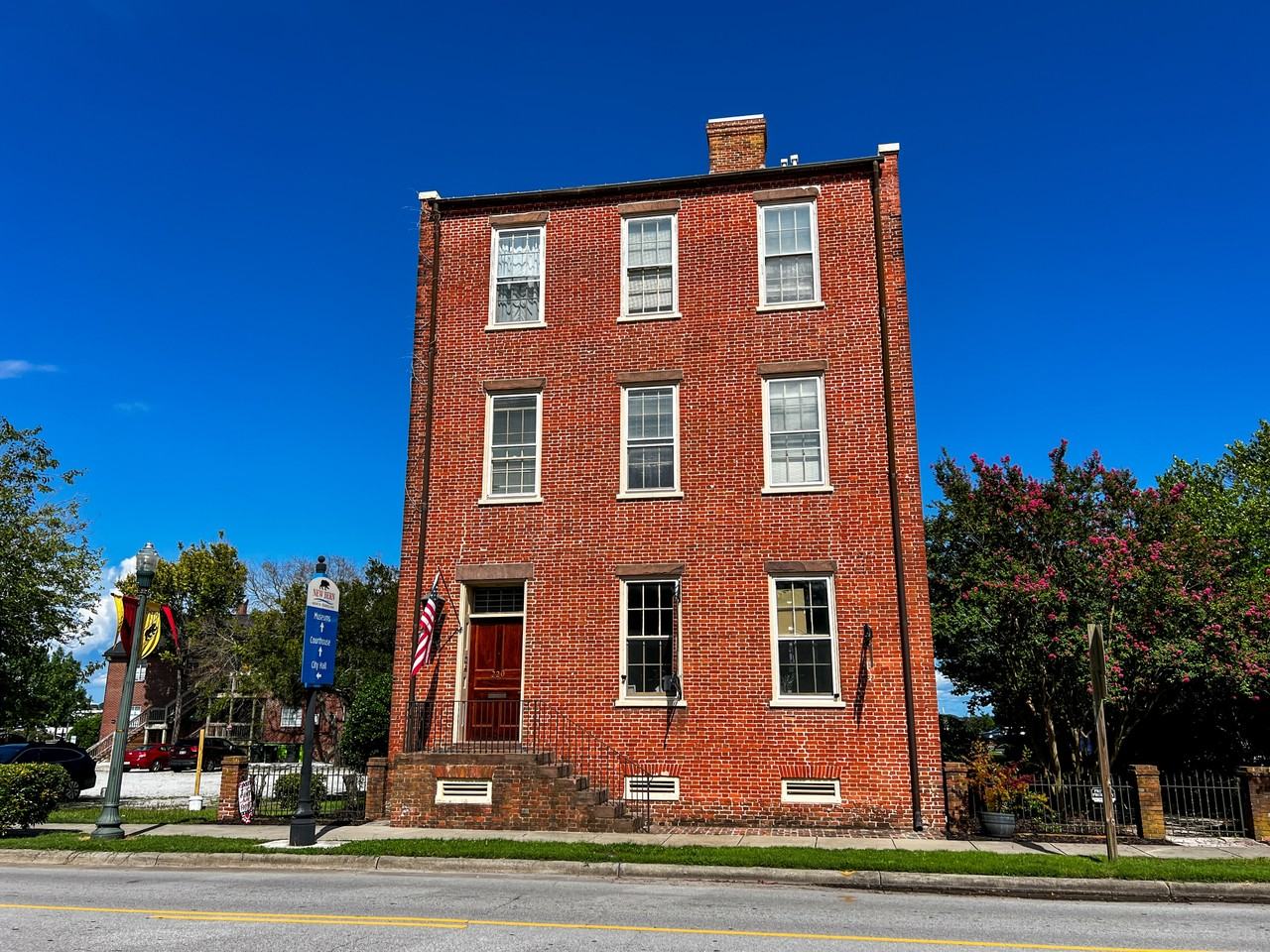 220 E Front St #D
