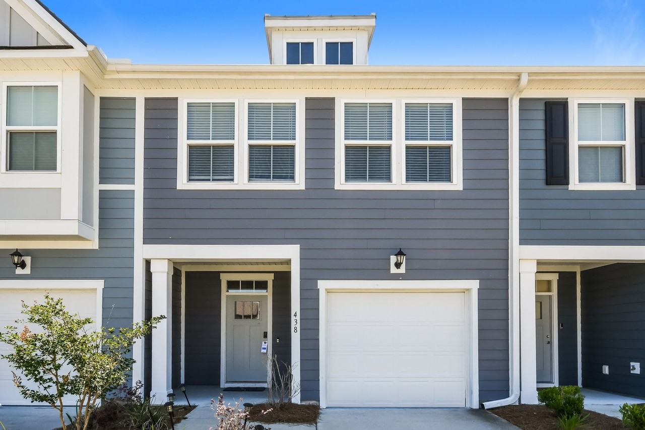 438 Trotters Ln