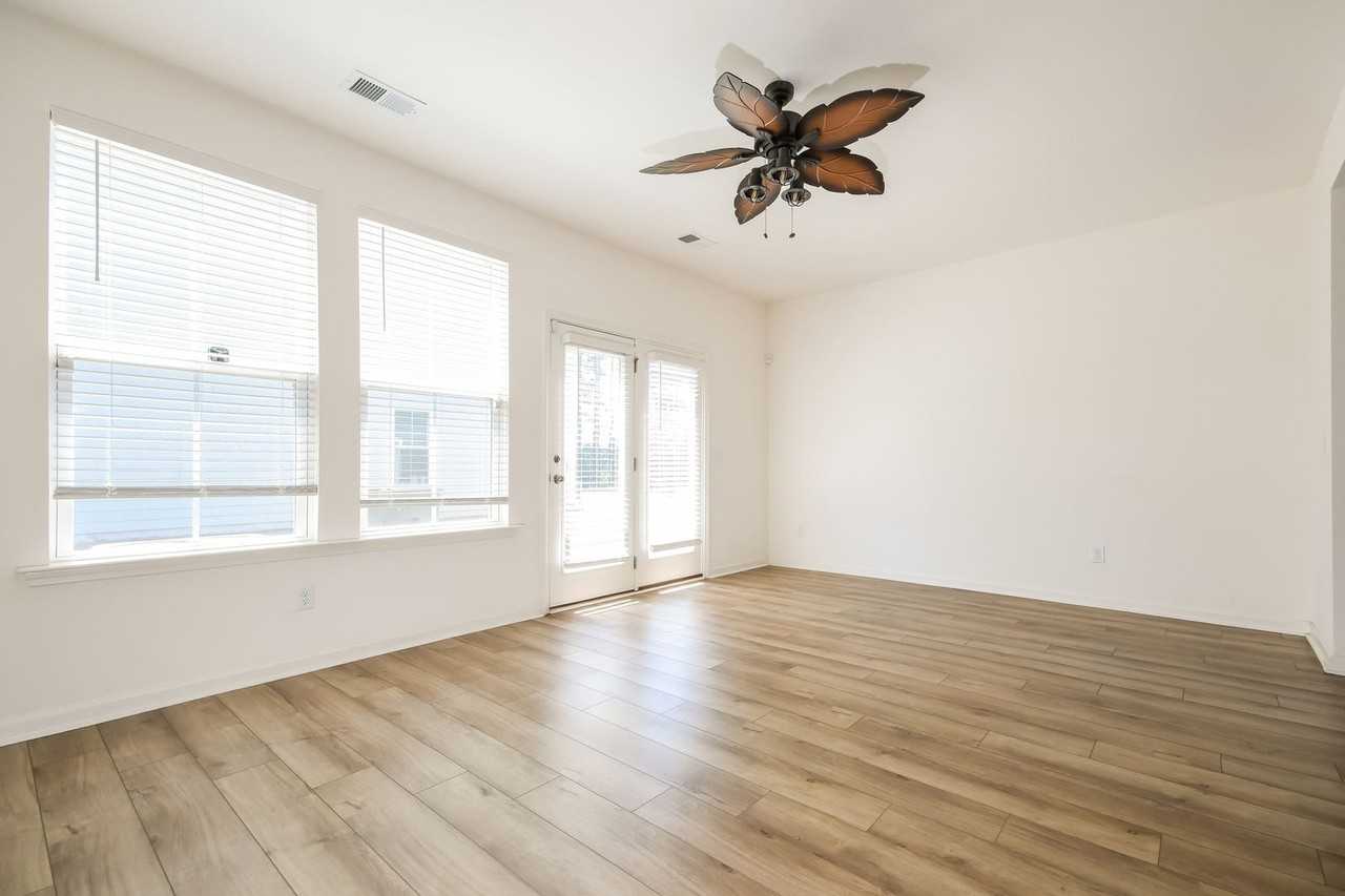 438 Trotters Ln - Photo 5 of 21