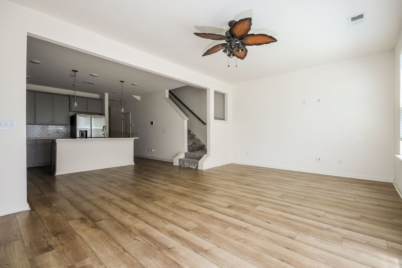 438 Trotters Ln - Photo 7 of 21