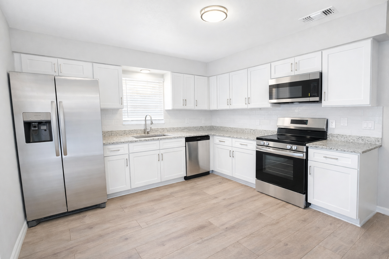 1097 Laurel Oaks Ct - Photo 2 of 15