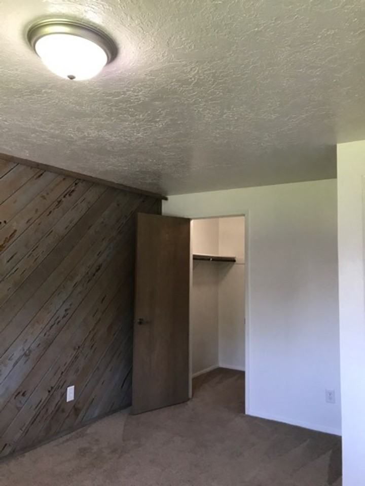 760 Washington St N #4 - Photo 3 of 7