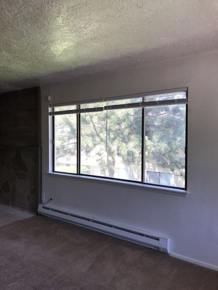 760 Washington St N #4 - Photo 4 of 7