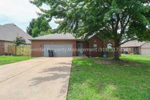 featured image of 806 W 118th St S