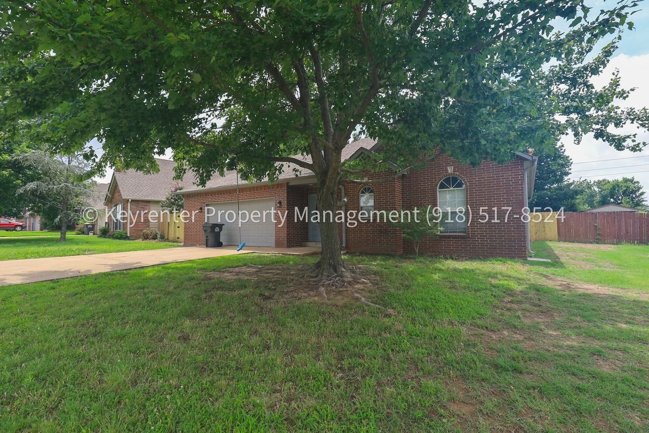 806 W 118th St S - Photo 2 of 46