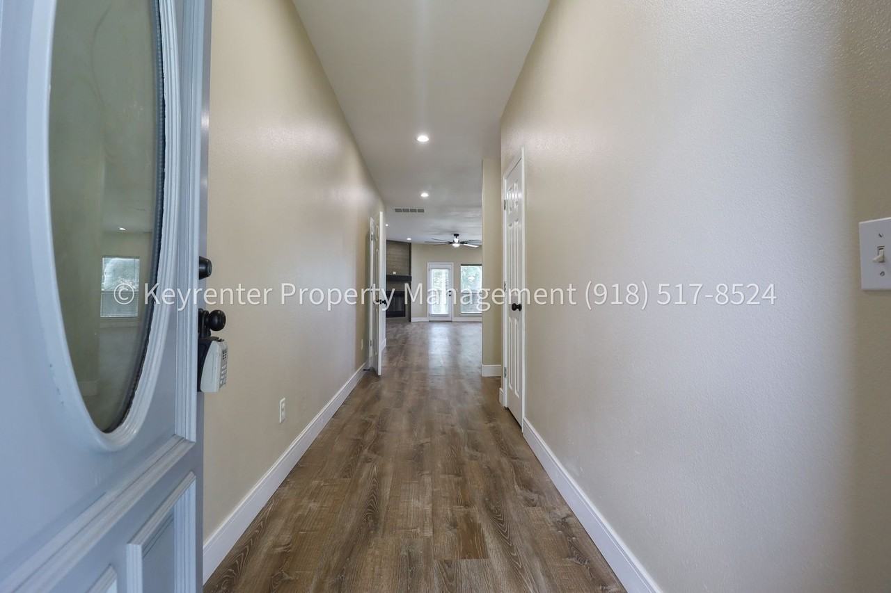806 W 118th St S - Photo 3 of 46