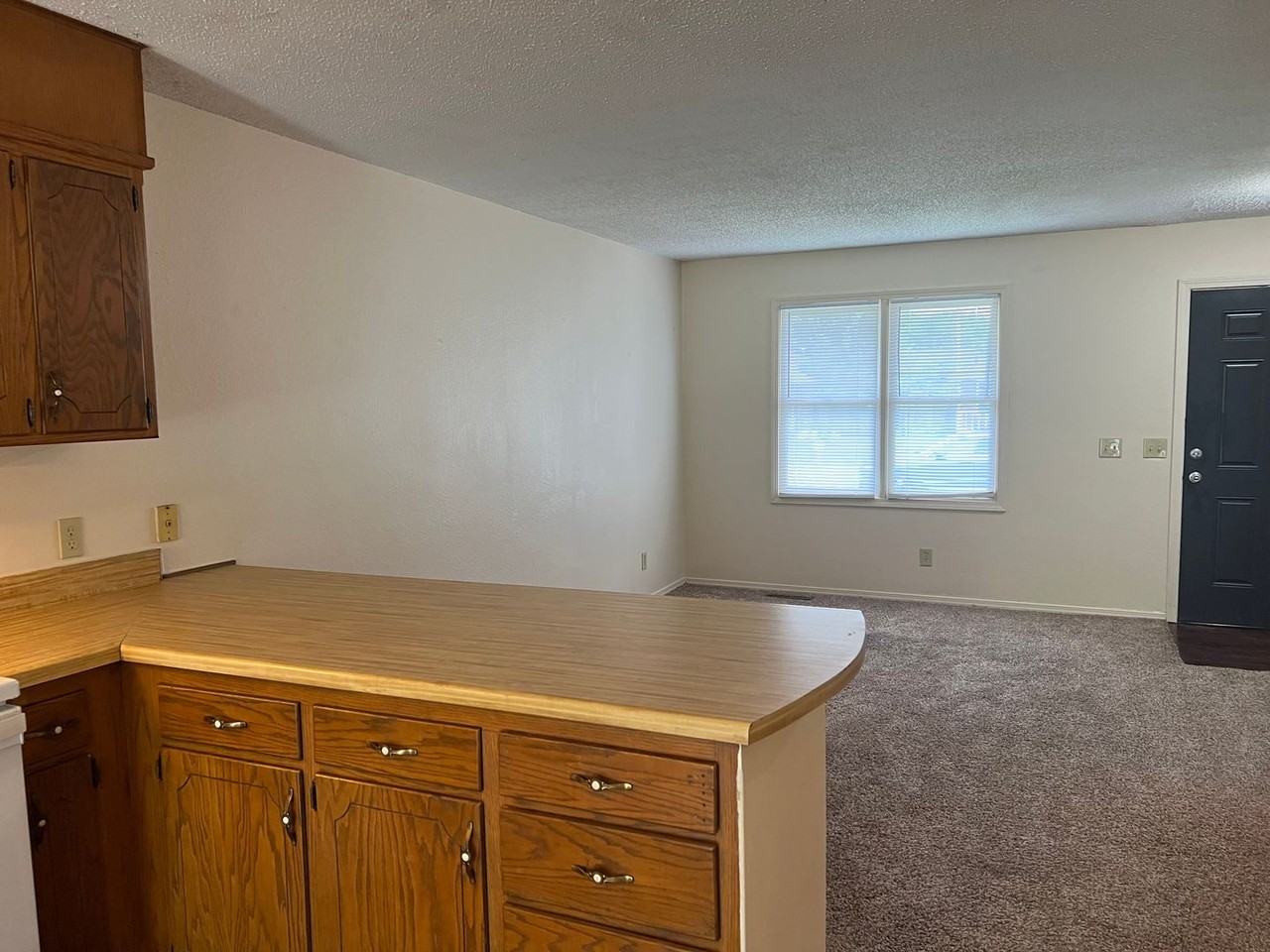 3361 S Clifton Ave Apt A - Photo 2 of 12