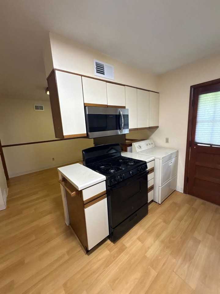 1552 Delmont Rd - Photo 7 of 19