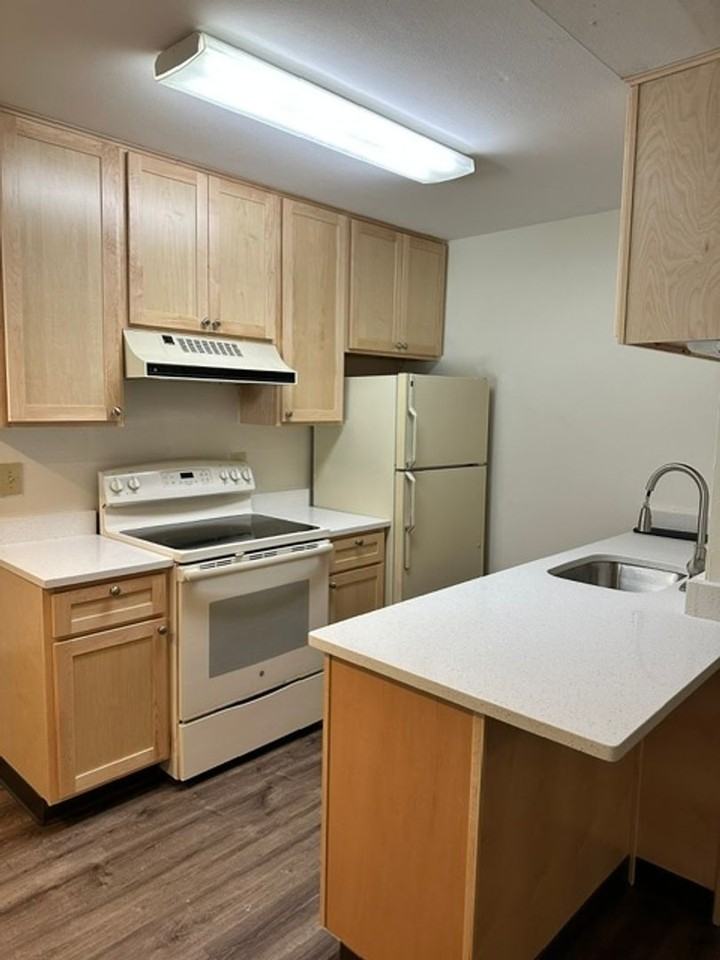 Clinton House Apartments - Photo 2 of 14