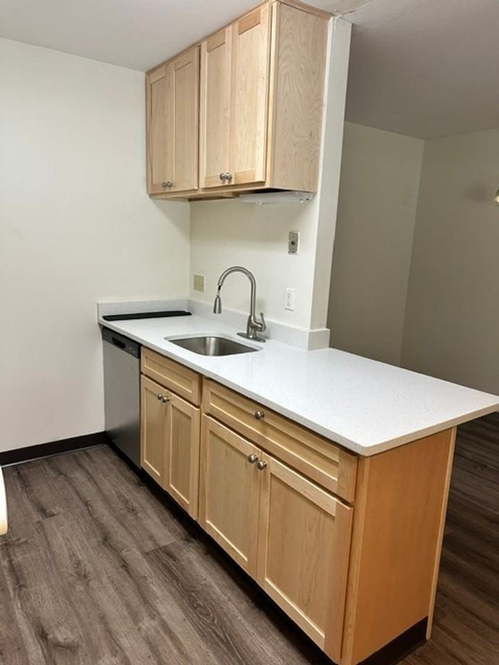 Clinton House Apartments - Photo 3 of 14