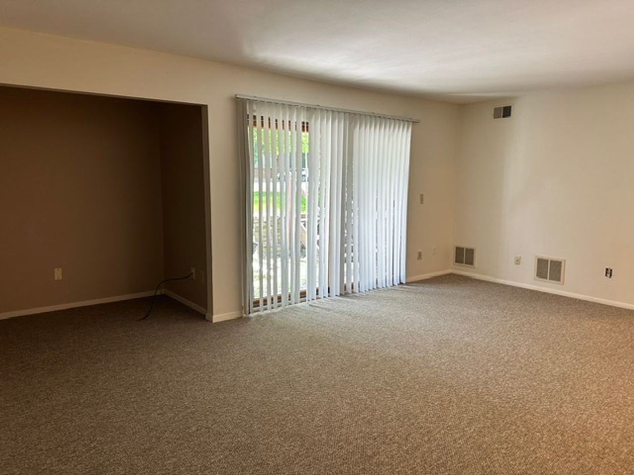 Clinton House Apartments - Photo 4 of 14