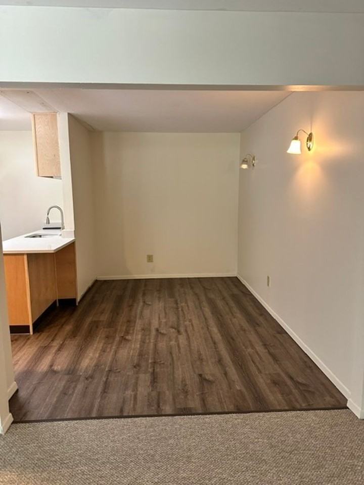 Clinton House Apartments - Photo 5 of 14