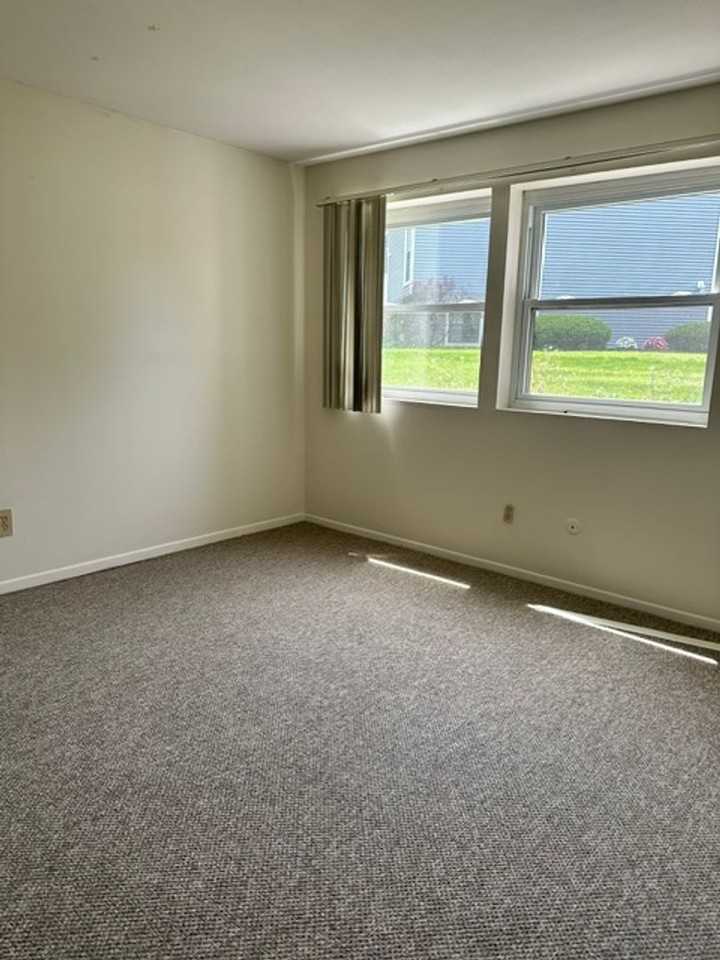 Clinton House Apartments - Photo 6 of 14