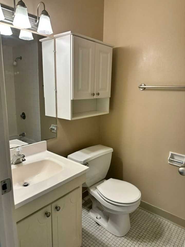 Clinton House Apartments - Photo 7 of 14