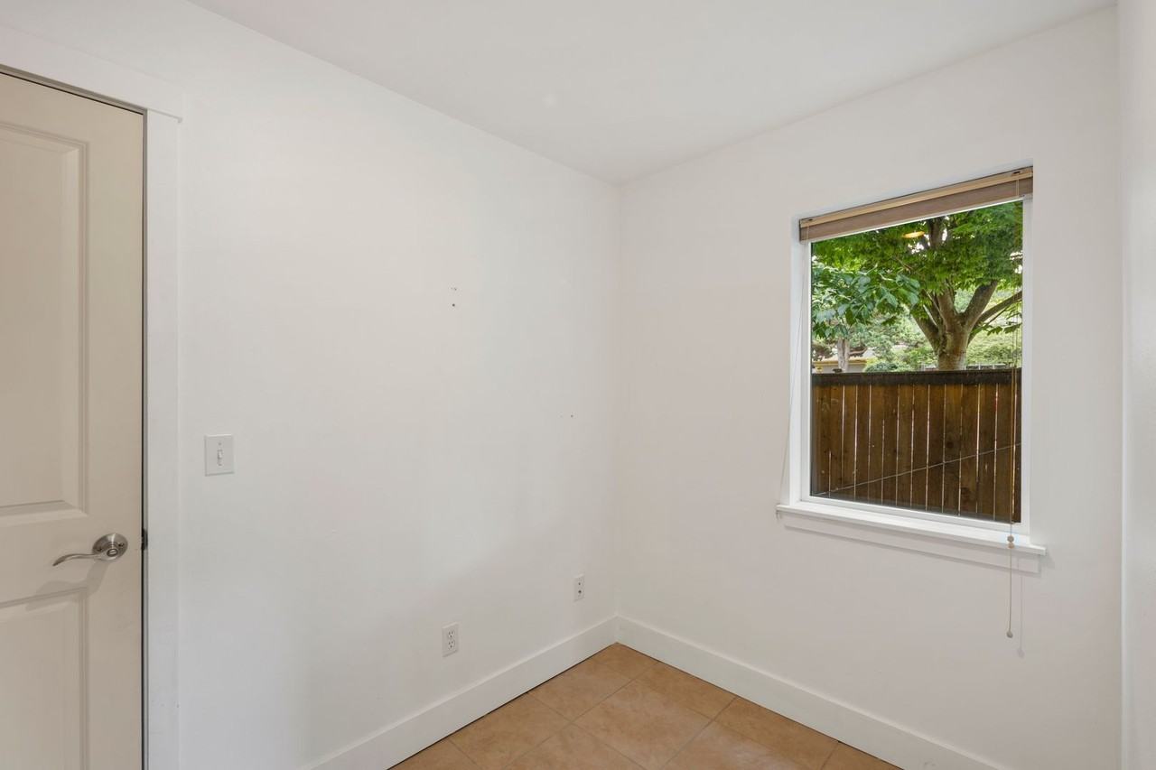 5947 Delridge Way Sw - Photo 7 of 29