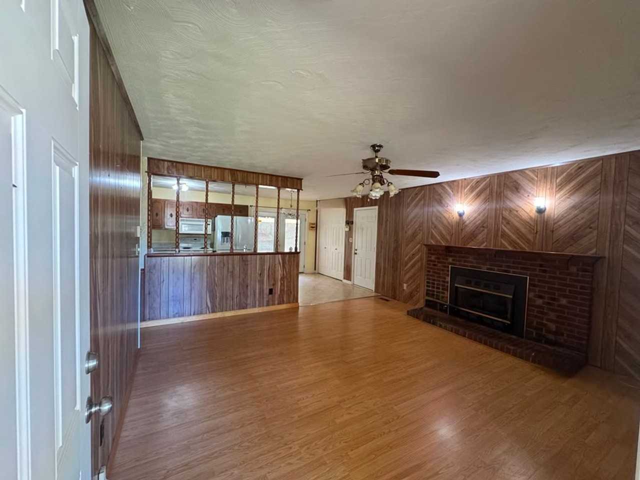 4221 Valley Cir - Photo 3 of 22
