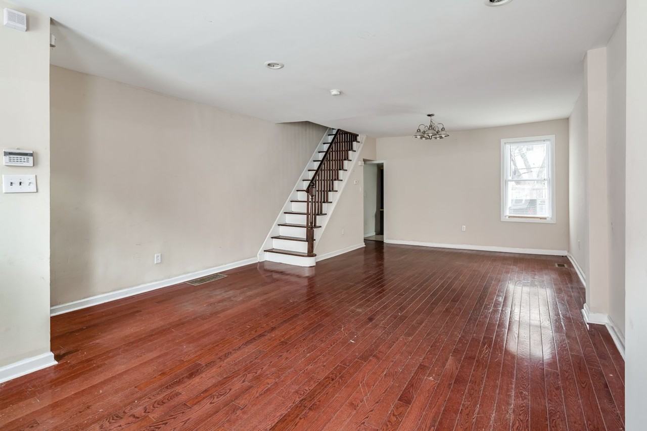 1923 Carpenter St - Photo 2 of 11