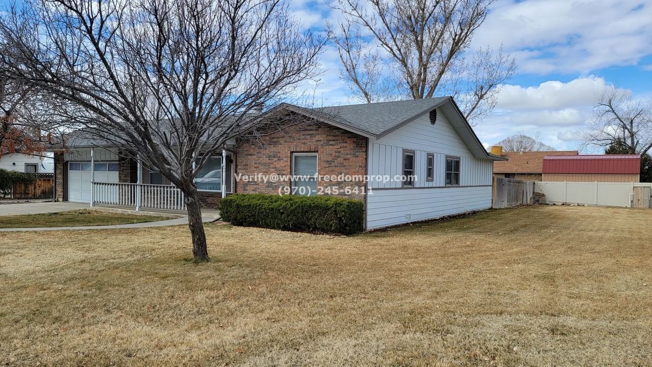 595 Starlight Dr - Photo 2 of 16