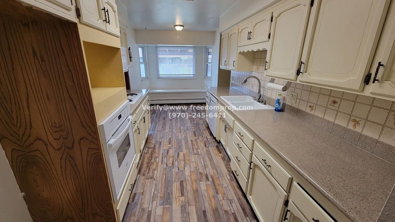 595 Starlight Dr - Photo 6 of 16