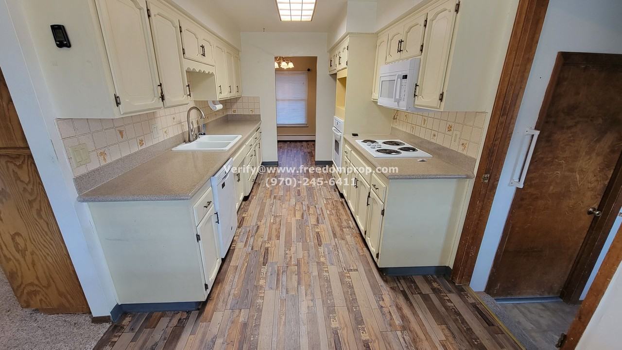 595 Starlight Dr - Photo 7 of 16