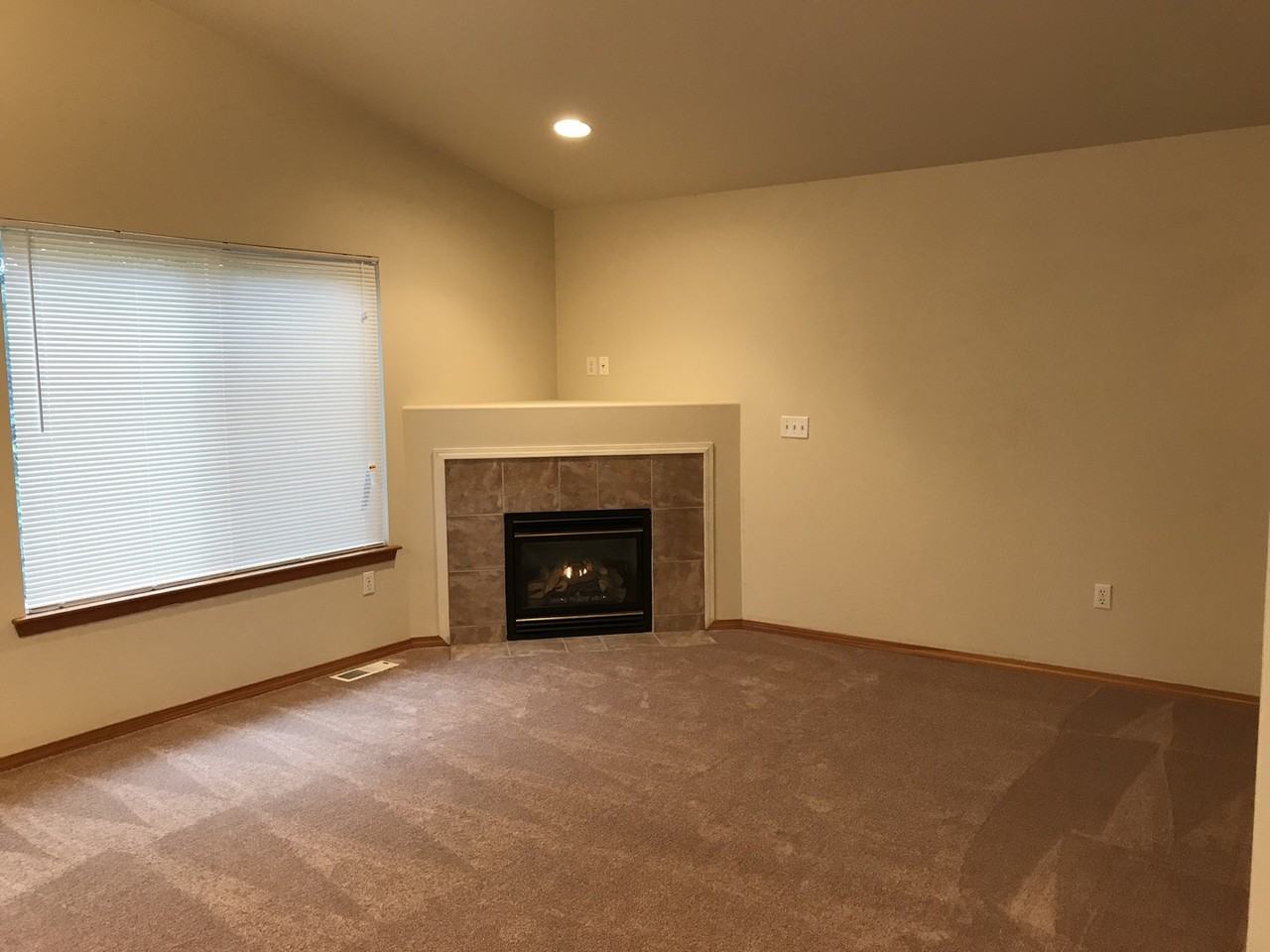 609 84th Ave Se - Photo 5 of 25