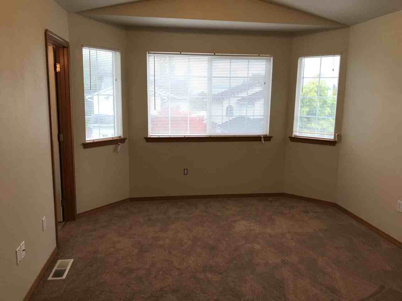 609 84th Ave Se - Photo 7 of 25