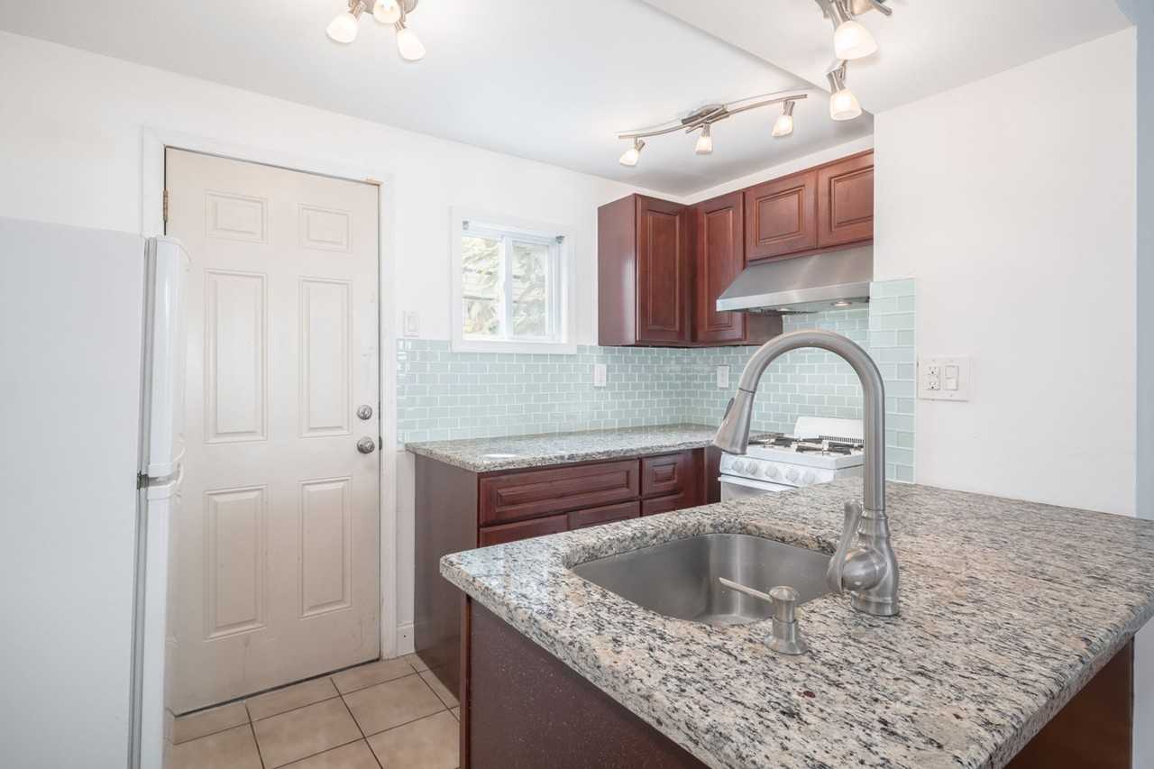 2214 Latona St - Photo 4 of 13